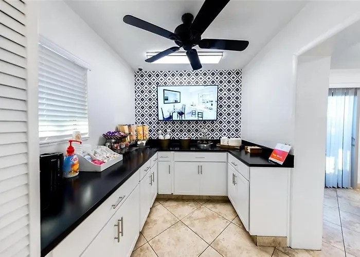 132 Fully Furnished, Amenities Galore *