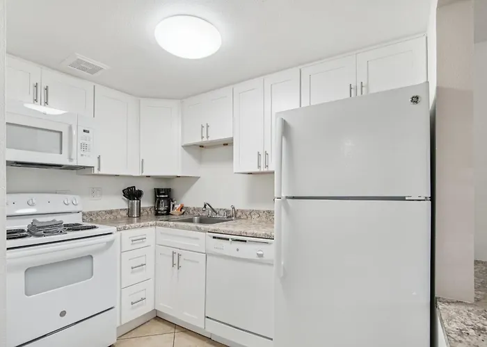 132 Fully Furnished, Amenities Galore