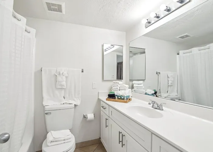 132 Fully Furnished, Amenities Galore Scottsdale